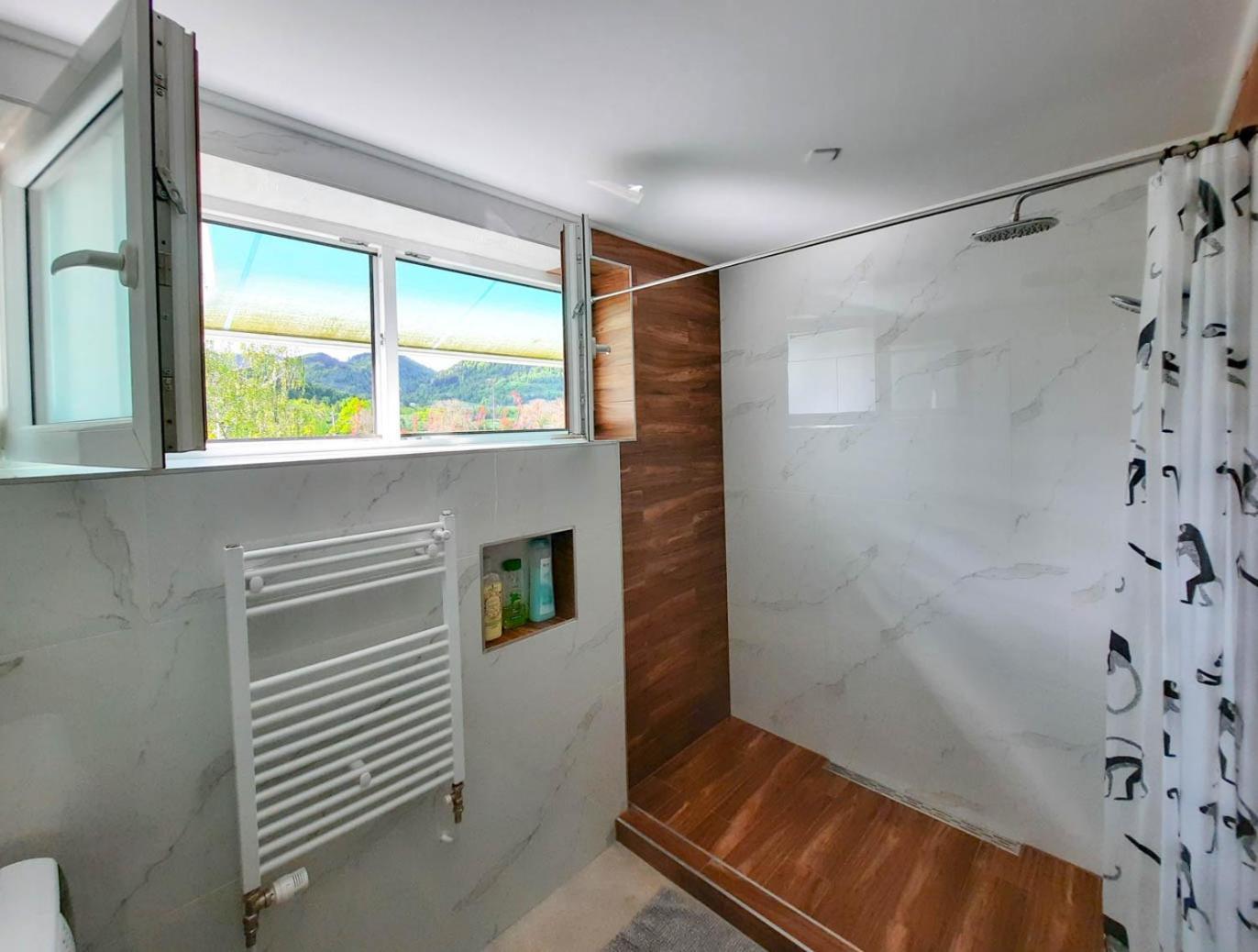 Deerwood Villa-Modern Cozy Apartment With Castle View ブレッド エクステリア 写真