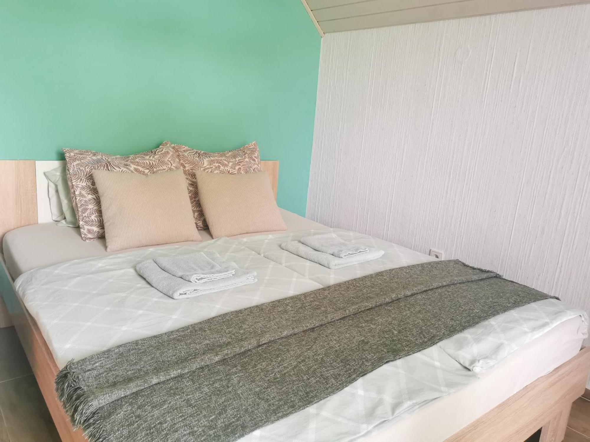 Deerwood Villa-Modern Cozy Apartment With Castle View ブレッド エクステリア 写真