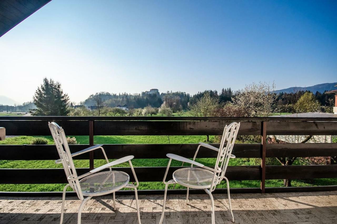 Deerwood Villa-Modern Cozy Apartment With Castle View ブレッド エクステリア 写真